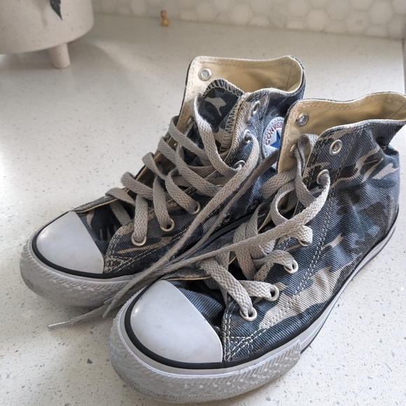 Converse shoes - Picture 3 of 5